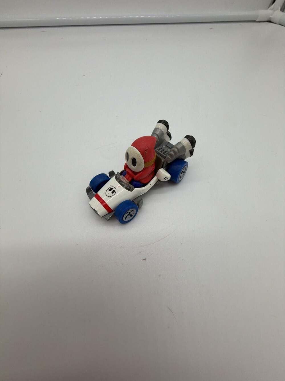 Hot Wheels Mario Kart Shy Guy B Dasher Diecast Toy Car
